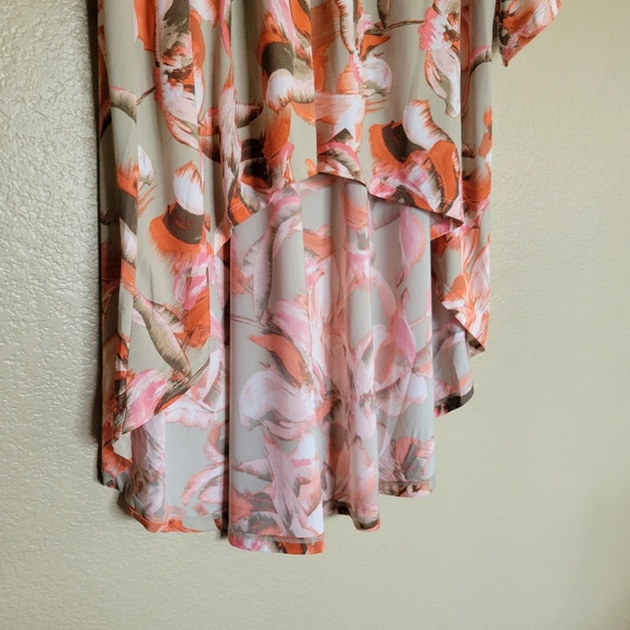 G.I.L.I Beige Tropical Floral Short Sleeve Exaggerated High Low Tunic - Picture 5 of 7